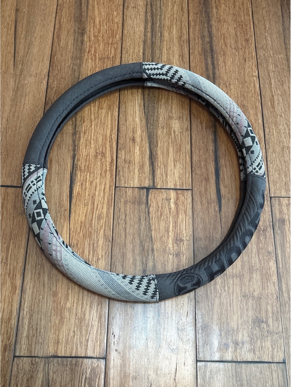 Hooey Steering Wheel Cover Black and Gray Patterned
